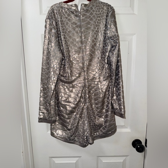 SAYLOR Metallic Sequin Romper - Picture 7 of 7